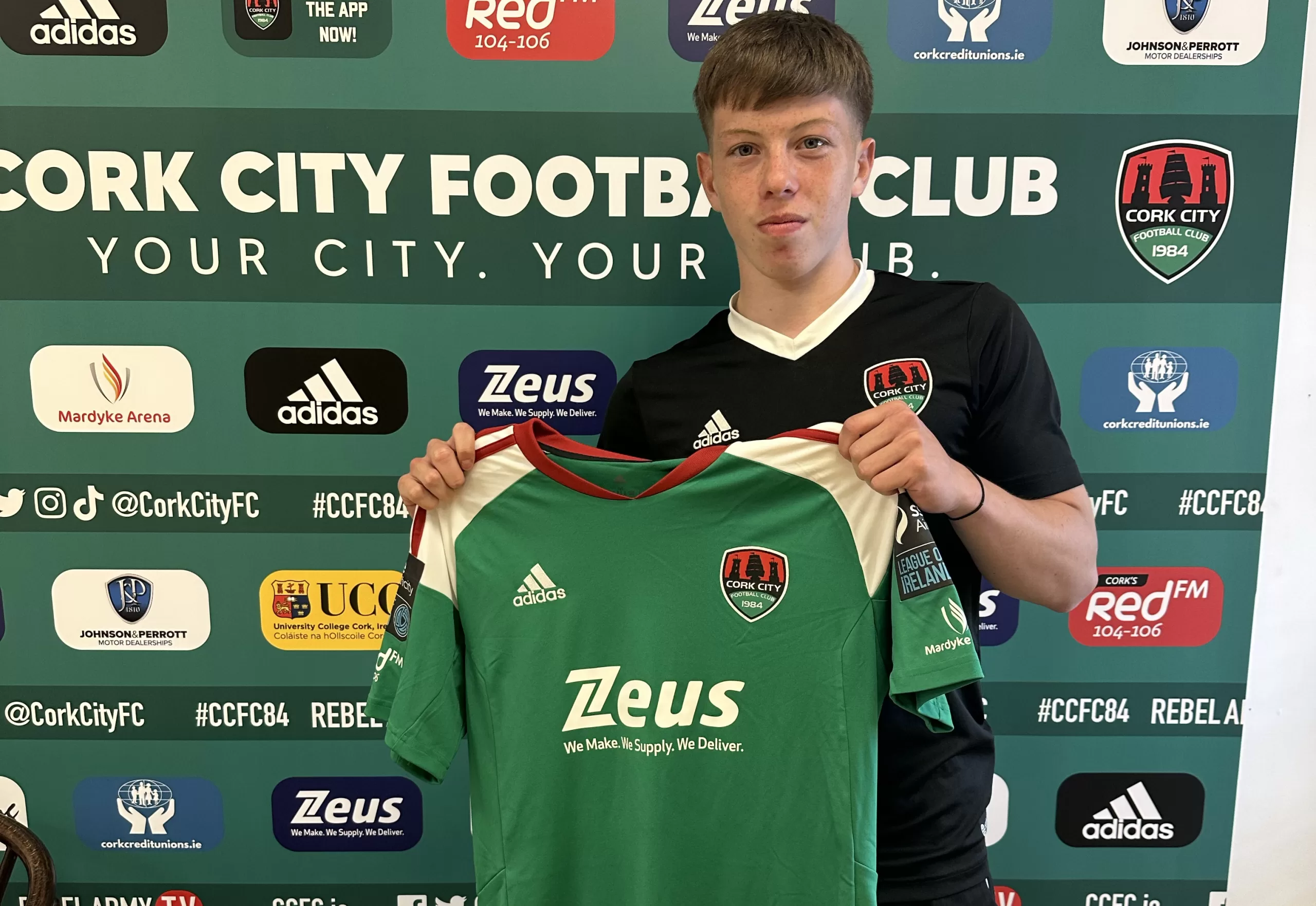 Cathal O’Sullivan Signs Professional Contract